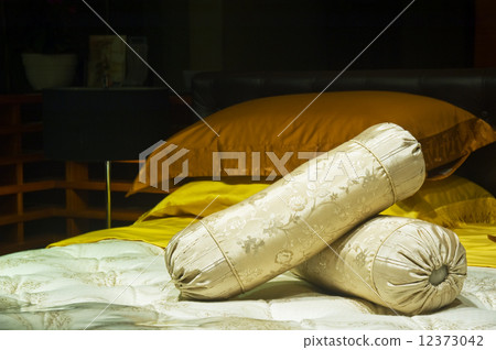 cylindrical pilows cylindrical pilows 12373042