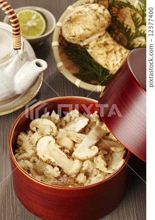 Matsutake mushroom rice 12377400
