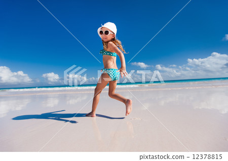 Little girl on vacation Little girl on vacation 12378815