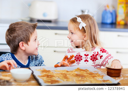 Kids baking cookies Kids baking cookies 12378941