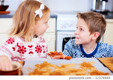 Kids baking cookies 12378944