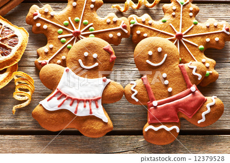 Christmas homemade gingerbread couple cookies Christmas homemade gingerbread couple cookies 12379528