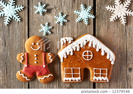 Christmas gingerbread man and house cookies Christmas gingerbread man and house cookies 12379546