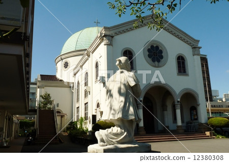 Bronze statue and church 12380308