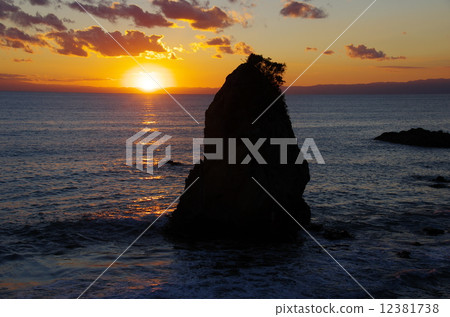 Tateishi of Akiya at dusk (Yokosuka City) 12381738