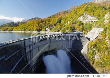 秋葉的黑部水壩(立山黑部高山路線) 秋葉的黑部水壩(立山黑部高山路線) 12381930