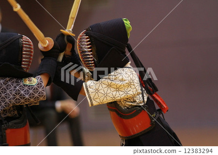 令人信服的青睞 令人信服的青睞 12383294