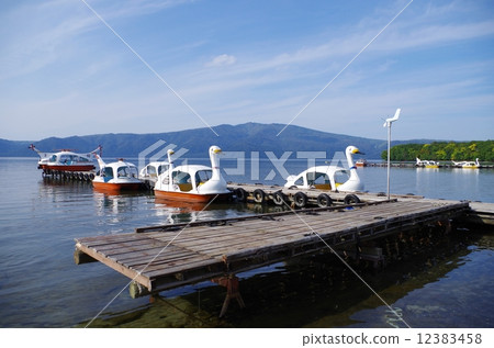 Kussharo湖的船站 12383458