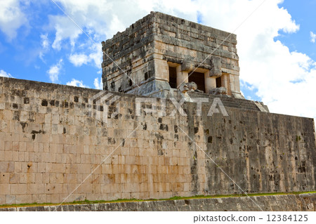 Chichen Itza pyramid, Yucatan, Mexico Chichen Itza pyramid, Yucatan, Mexico 12384125