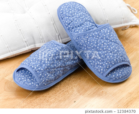 house slippers house slippers 12384370