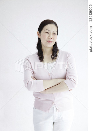 Women in forties refreshing or questioning natural light portrait Women in forties refreshing or questioning natural light portrait 12386006