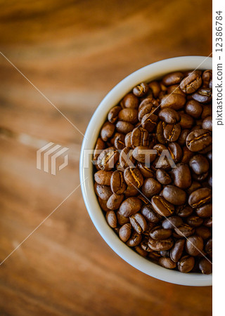 Coffee beans in cup on grunge wooden background 12386784