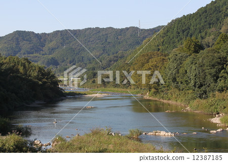 櫛田河和山地景觀 12387185