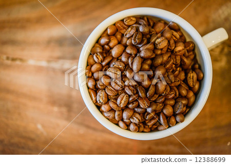 Coffee beans in cup on grunge wooden background 12388699