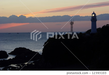 在黃昏的Shionomisaki燈塔 12393103