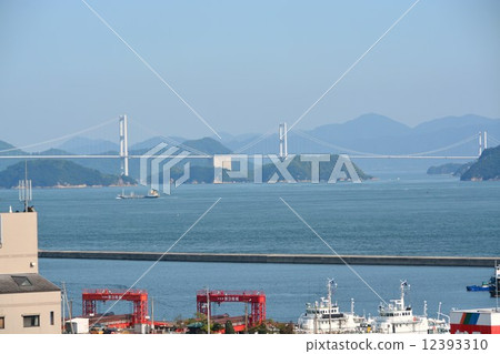 從Imabari城堡城堡塔的看法在早期的秋天 12393310