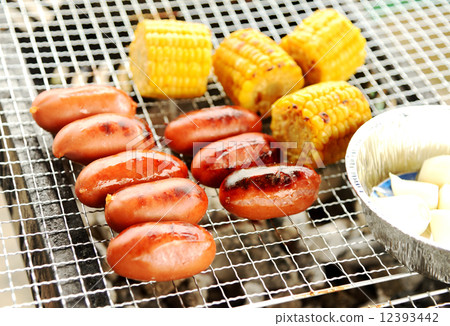 Yakiniku sausage Wiener German cone Outdoor leisure charcoal fire garlic grilled fried delicious 12393442