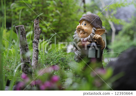 A dwarf in the forest A dwarf in the forest 12393664