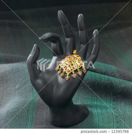 golden pendant with Siam Ruby 12395766