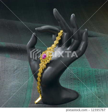 golden patterns bracelet 12395767