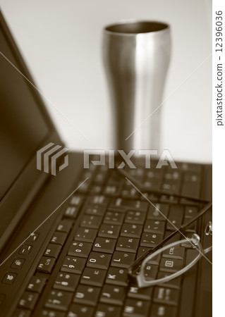 Deskwork 15 12396036