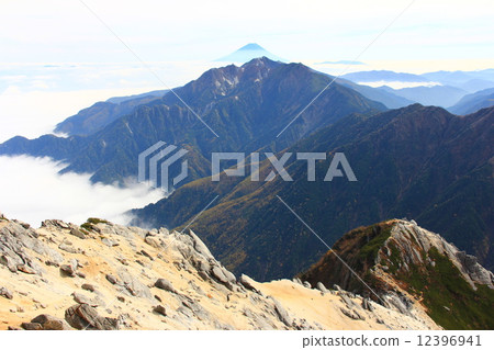 鳳凰山和富士山 12396941