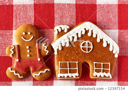 Christmas homemade gingerbread girl cookie Christmas homemade gingerbread girl cookie 12397154