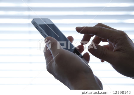 方便使用智能手機 12398143