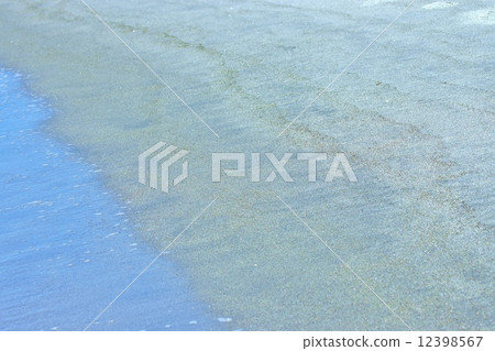 Nagisa background material - White sand and light blue water's side in front of you · Horizontal position 12398567