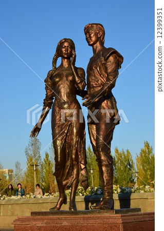 Sculpture featuring a young couple 12399351
