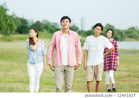 戶外年輕人 戶外年輕人 12401837