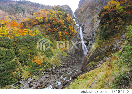 Famous for autumnal leaves Falls 12407130