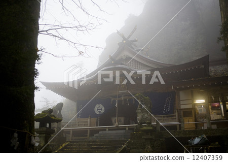 在霧中的Togenic神社 在霧中的Togenic神社 12407359