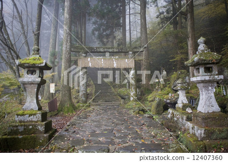 Torii at Shimane Shrine Shinagawa 2 12407360