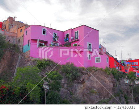 Colorful colonial style house, Guanajuato, Mexico, World heritage 12410335