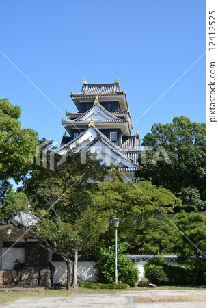 Okayama castle in early autumn Okayama castle in early autumn 12412525
