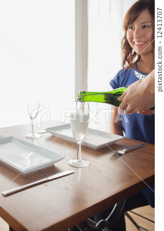 香檳和女人 香檳和女人 12413707
