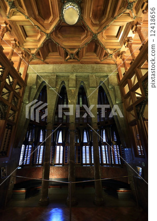 在奎爾的房子裡面 在奎爾的房子裡面 12418656