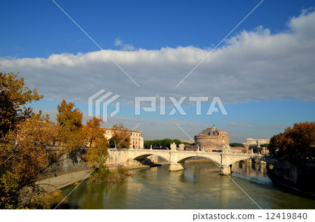 台伯河的流動 12419840
