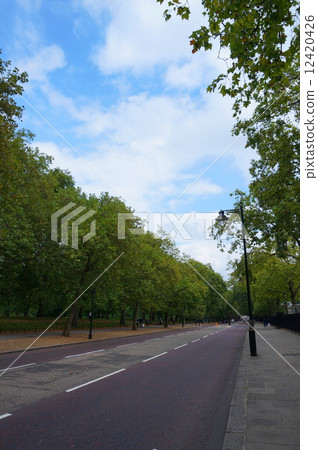 London London 12420426