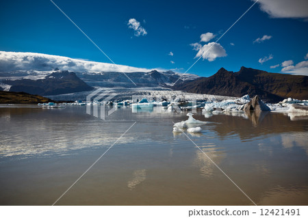 Jokulsarlon Glacier Lagoon in Vatnajokull National Park, Iceland Jokulsarlon Glacier Lagoon in Vatnajokull National Park, Iceland 12421491