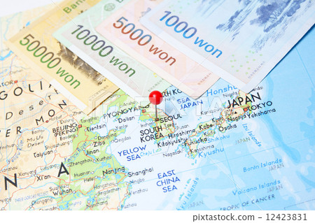 Korean bank notes with pin on Seoul, Korea Korean bank notes with pin on Seoul, Korea 12423831
