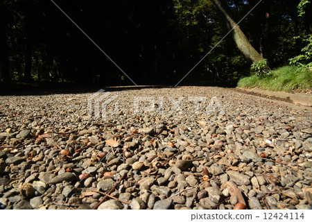 Gravel road Gravel road 12424114