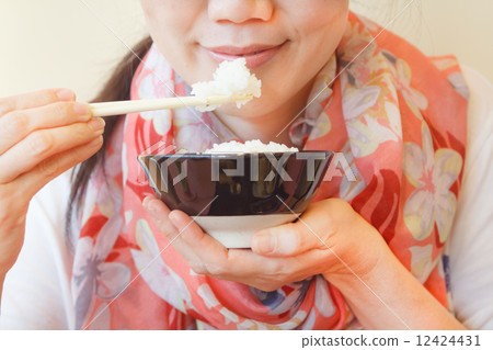 Female Asian rice Female Asian rice 12424431