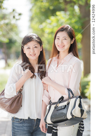 父母和孩子購物 父母和孩子購物 12424996