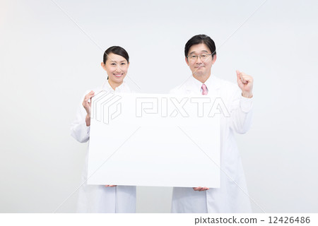 醫生和護士消息膽量姿勢 醫生和護士消息膽量姿勢 12426486