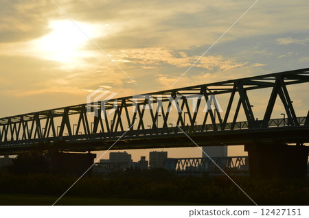鐵橋·黃昏（Kine River Bridge /東京都Katsushika-ku Higashigutsuki） 12427151