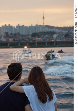 一個情人 一個情人 12428280