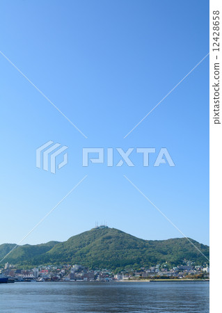 函館山和藍天 函館山和藍天 12428658