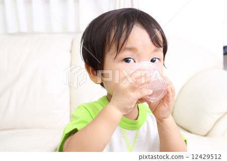 Children drinking water Children drinking water 12429512